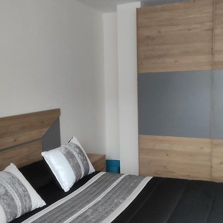 Piso En El Centro De Solares Apartman Kültér fotó